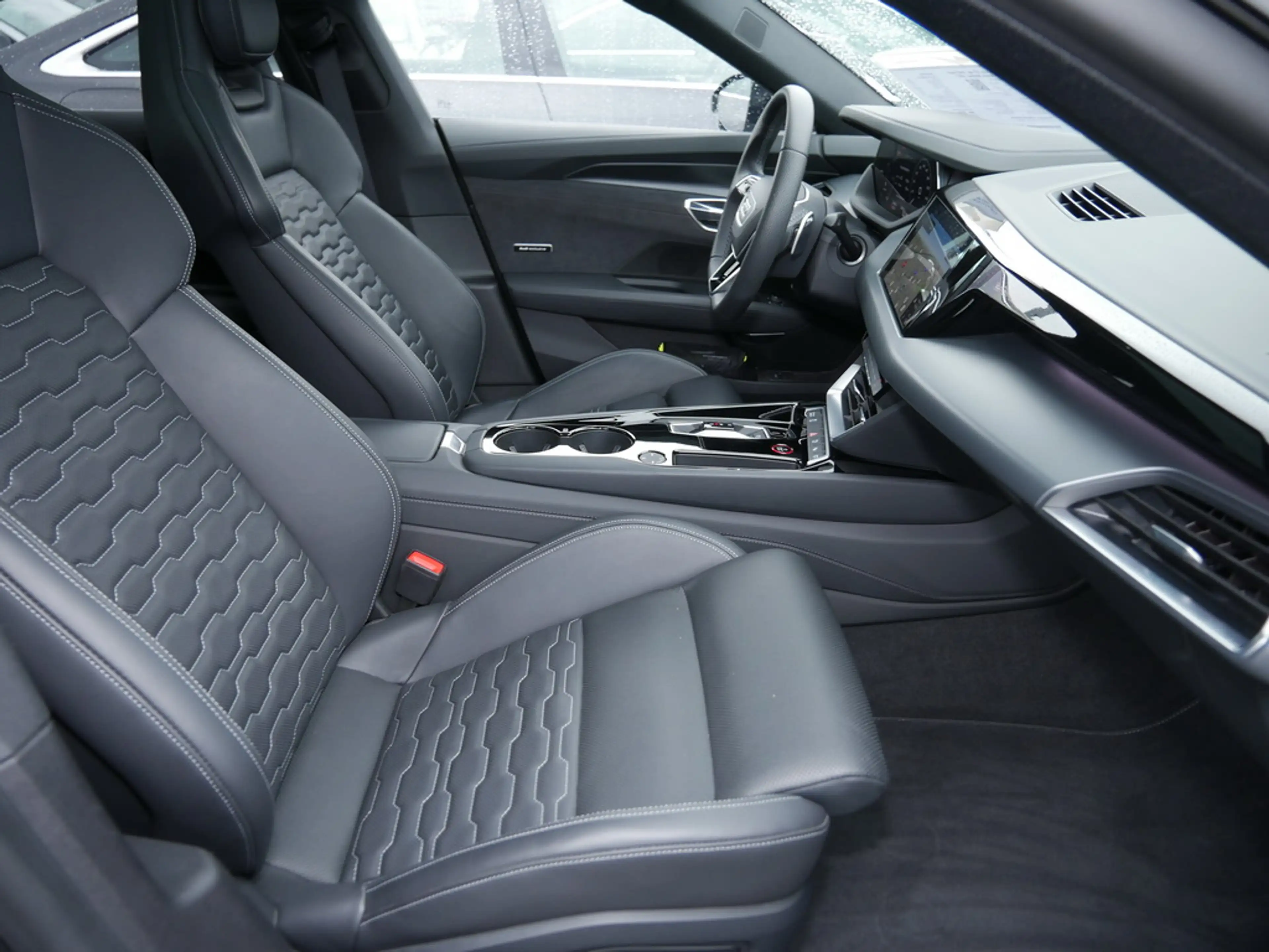 Audi e-tron GT qu. B&O HuD Leder Matrix Sitzbel. 360° — photo 6