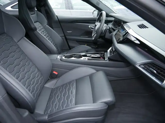 Audi E-Tron GT view 6