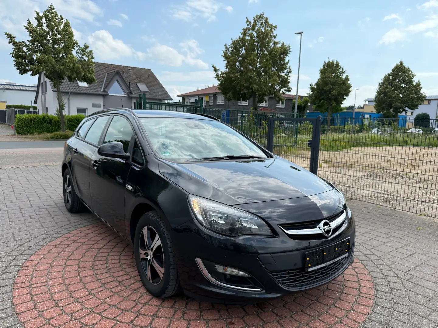 Opel Astra 1.7 CDTI Edition TEMPOMAT+SHZ+2XPDC+TÜV Schwarz - 1