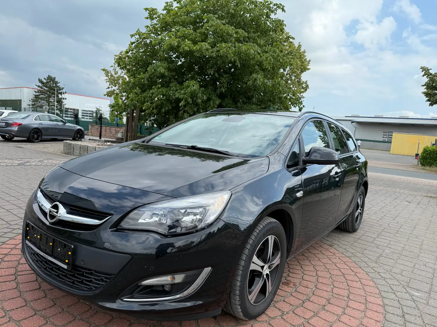 Opel Astra 1.7 CDTI Edition TEMPOMAT+SHZ+2XPDC+TÜV Schwarz - 2