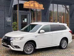 Mitsubishi Outlander 2.4 4WD PHEV Plus +KEYLESS+CAM+GRANTIE+