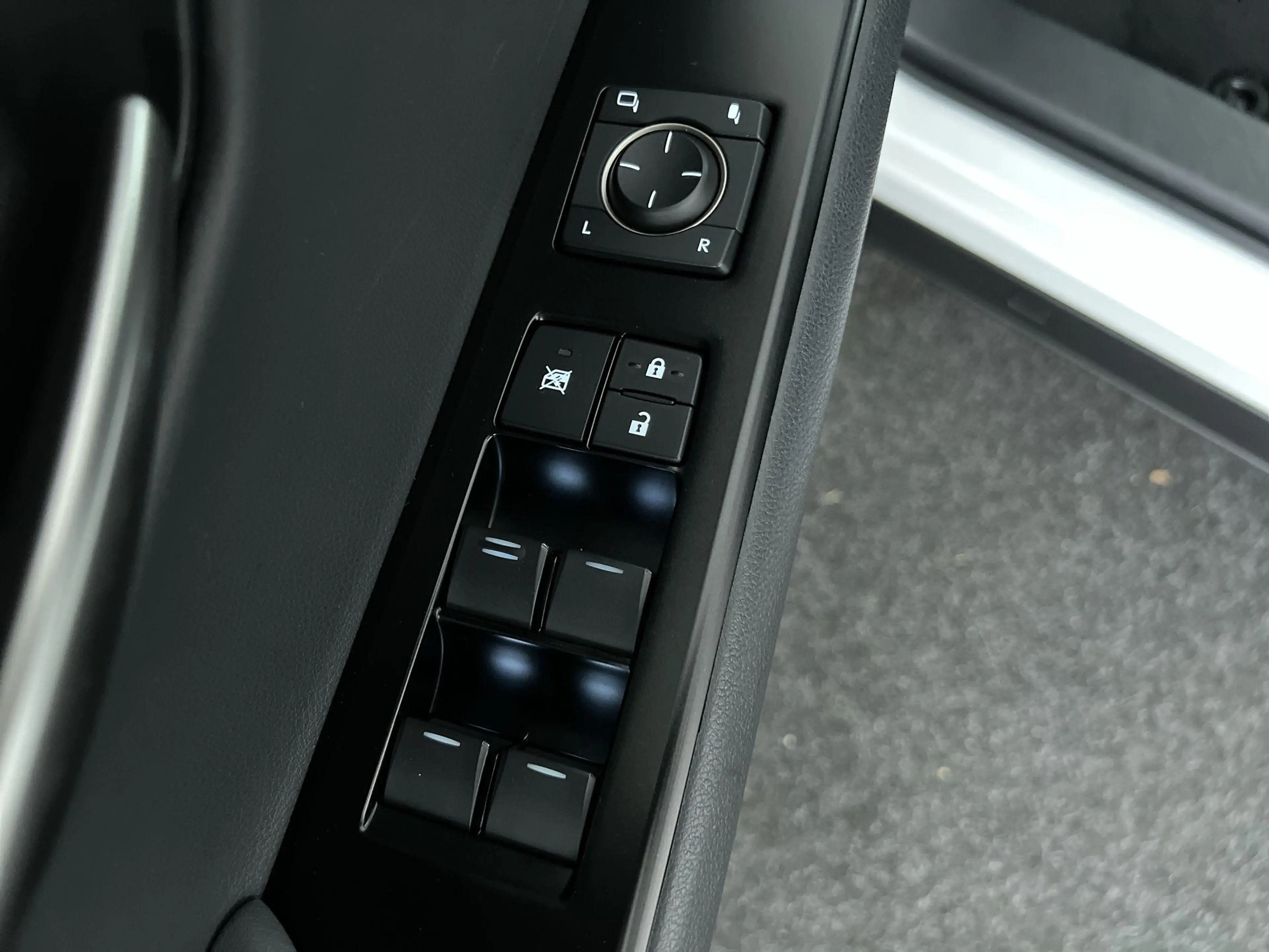 Lexus UX 250h Business Line — photo 12