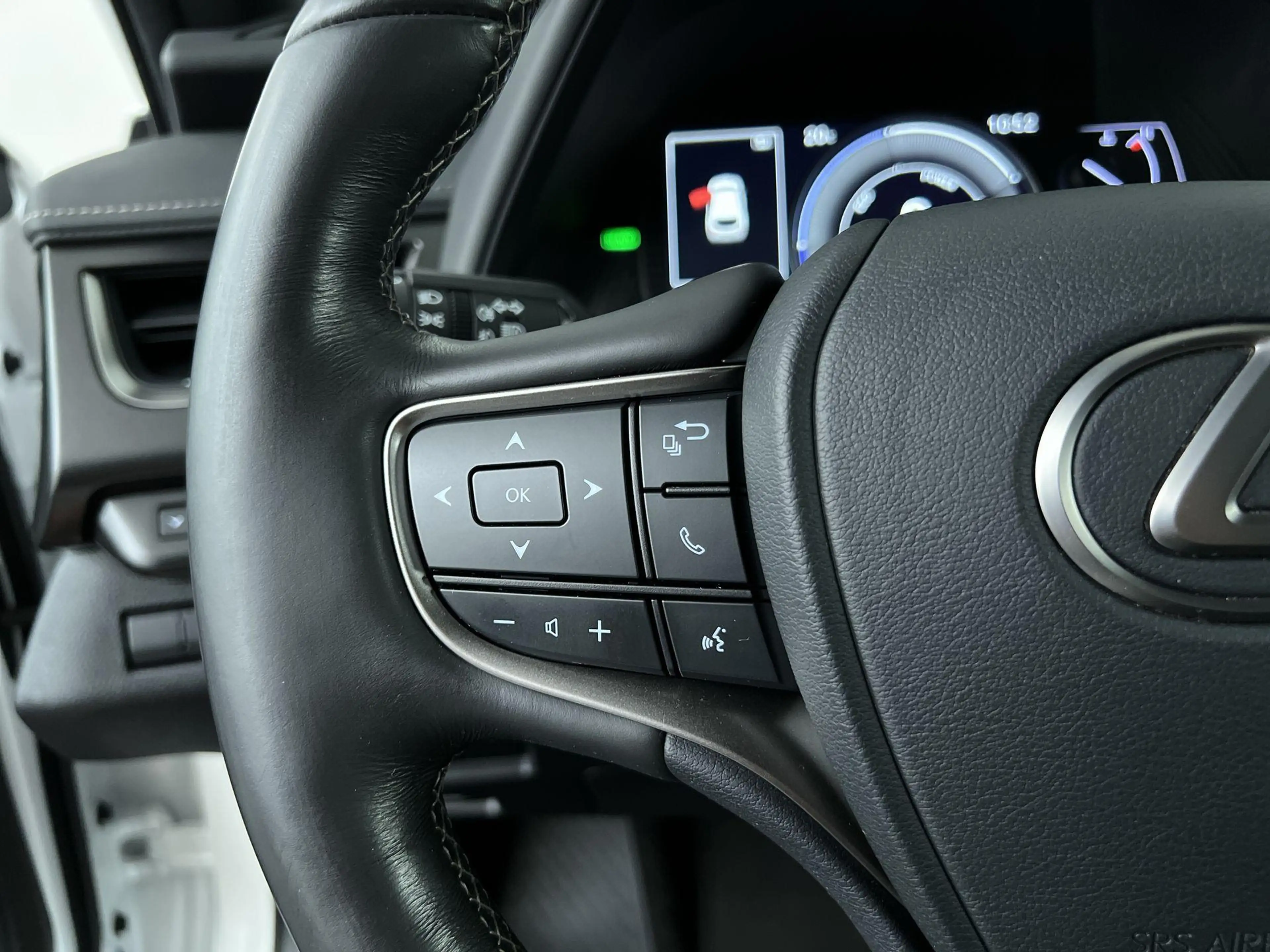 Lexus UX 250h Business Line — photo 15