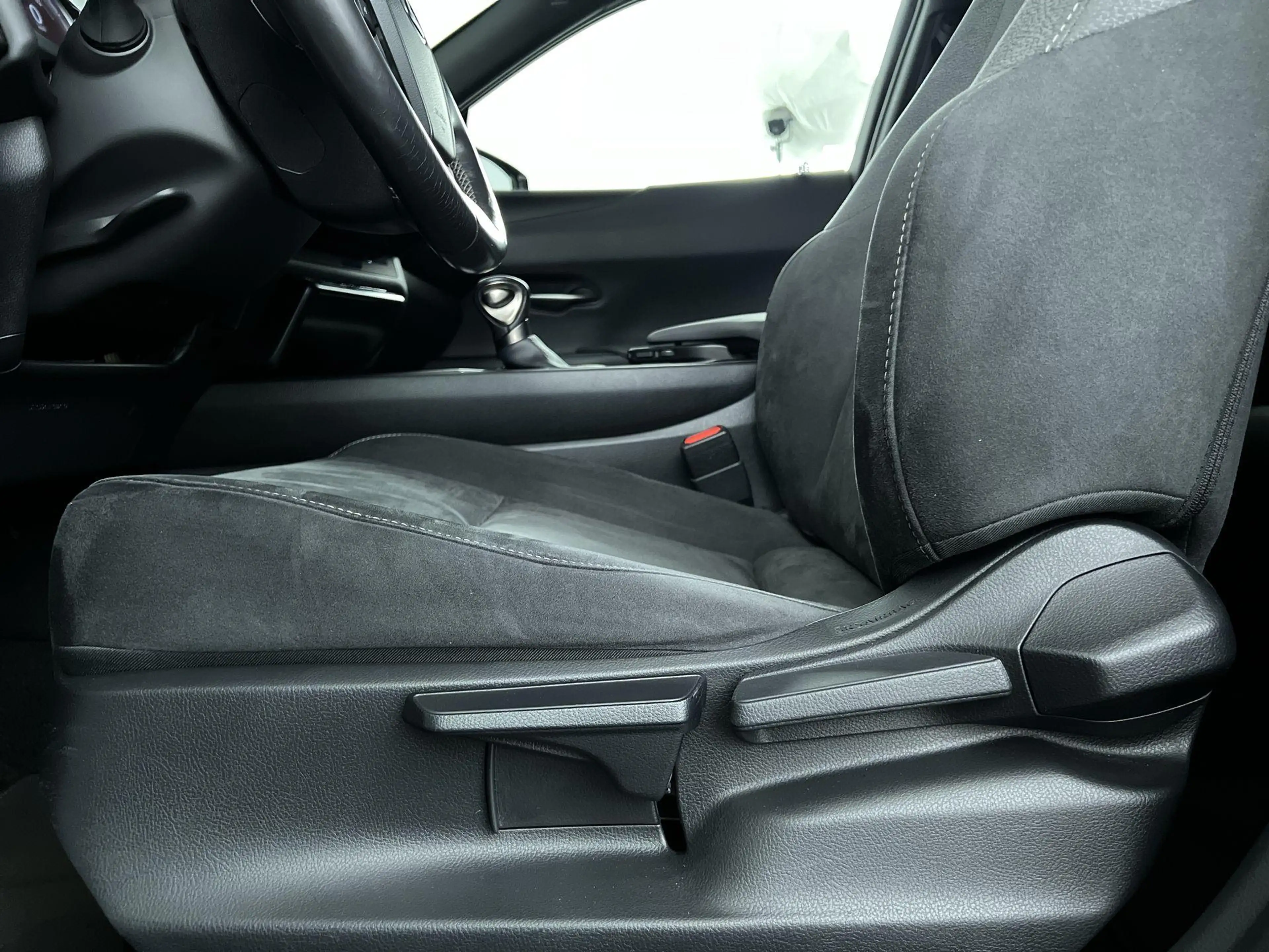 Lexus UX 250h Business Line — photo 13
