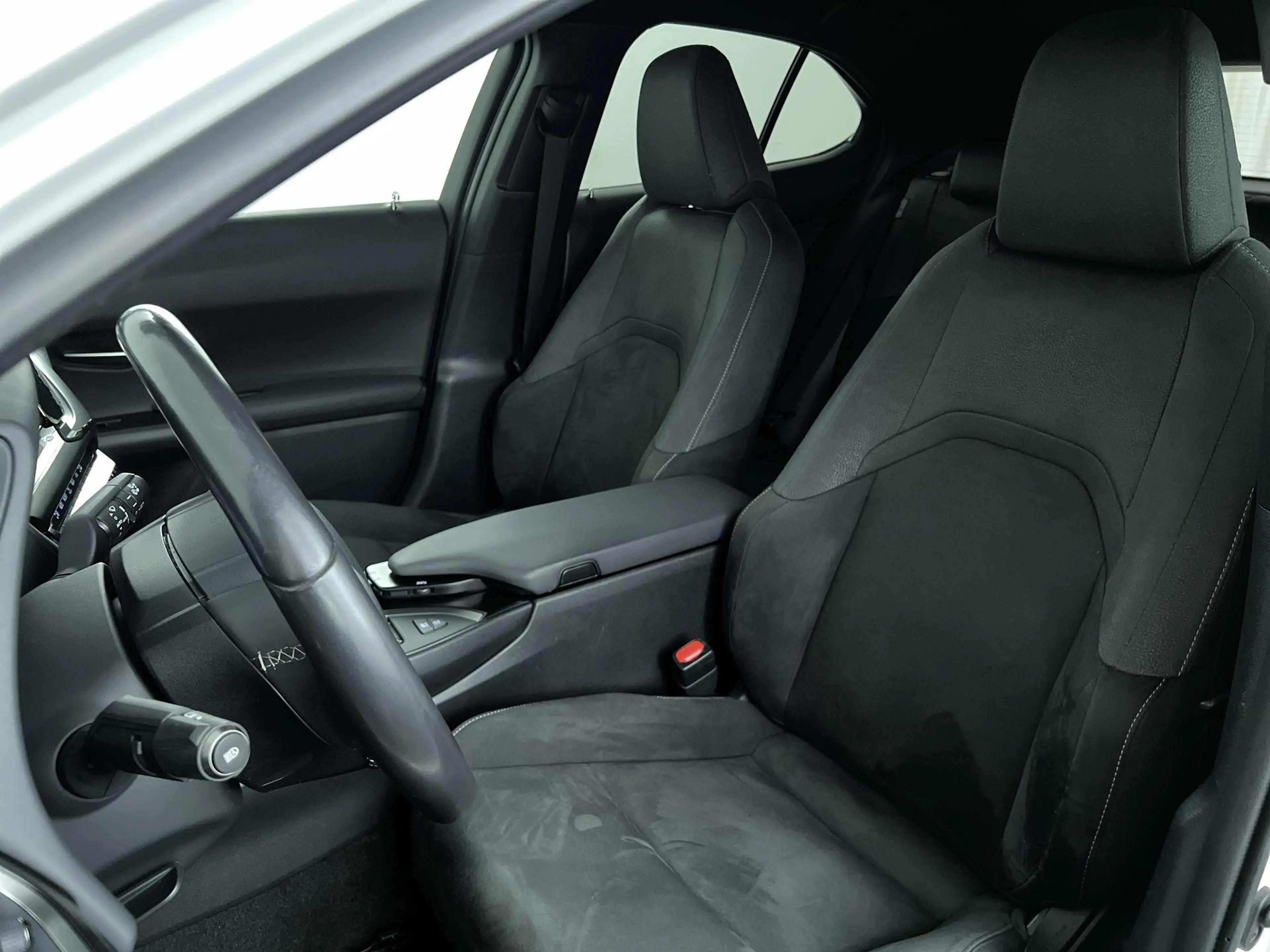 Lexus UX 250h Business Line — photo 11