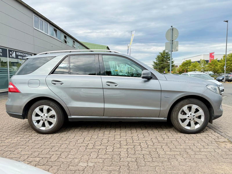 Mercedes-Benz ML 350 *NightVision*Cam*Nav*Bi-Xen*GsDh*Ahk*Memor — photo 8