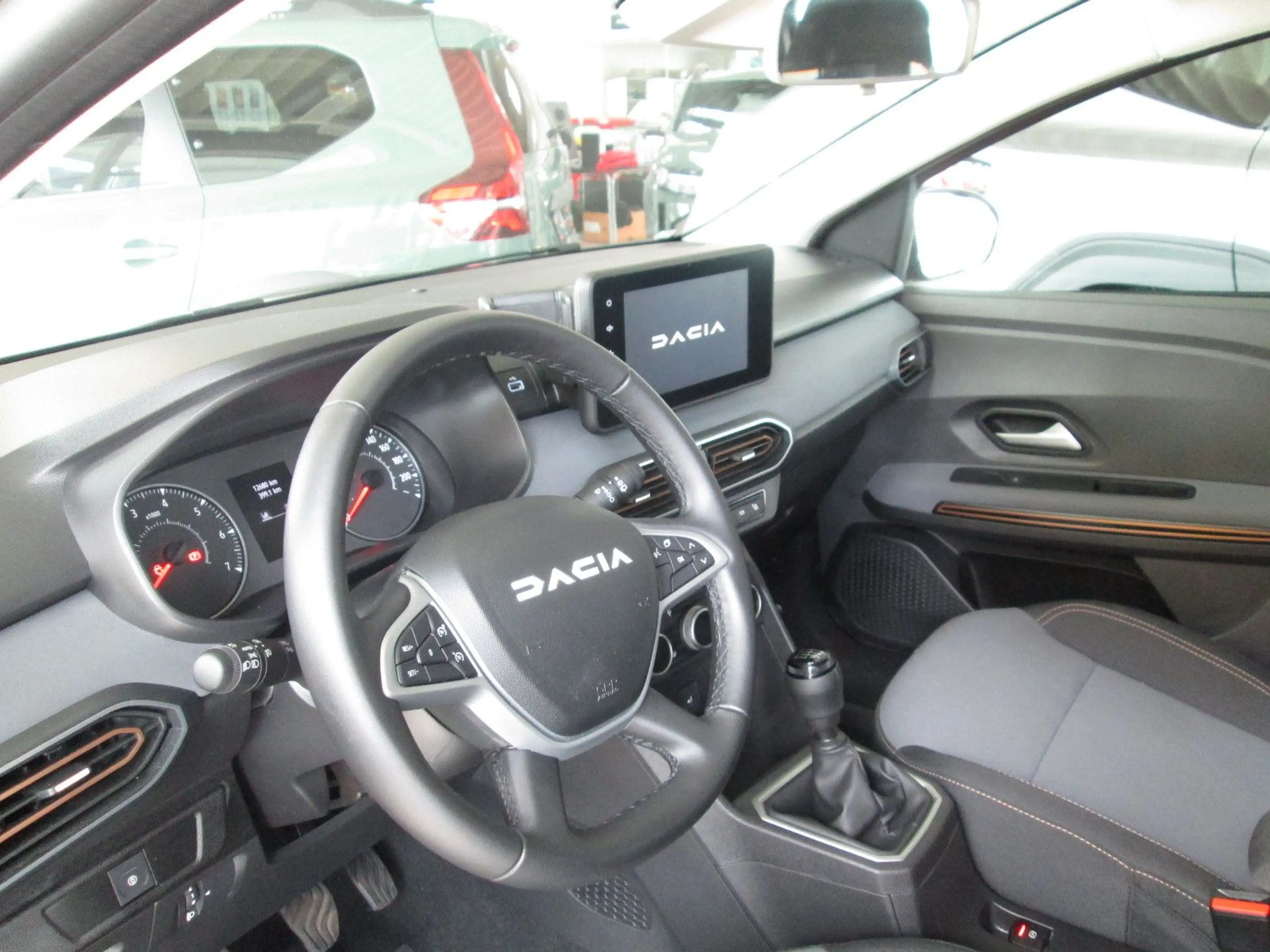 Dacia Jogger Extreme*KLIMAAUTOM*RÜCKFAHRKAMERA*7 SITZE — photo 18