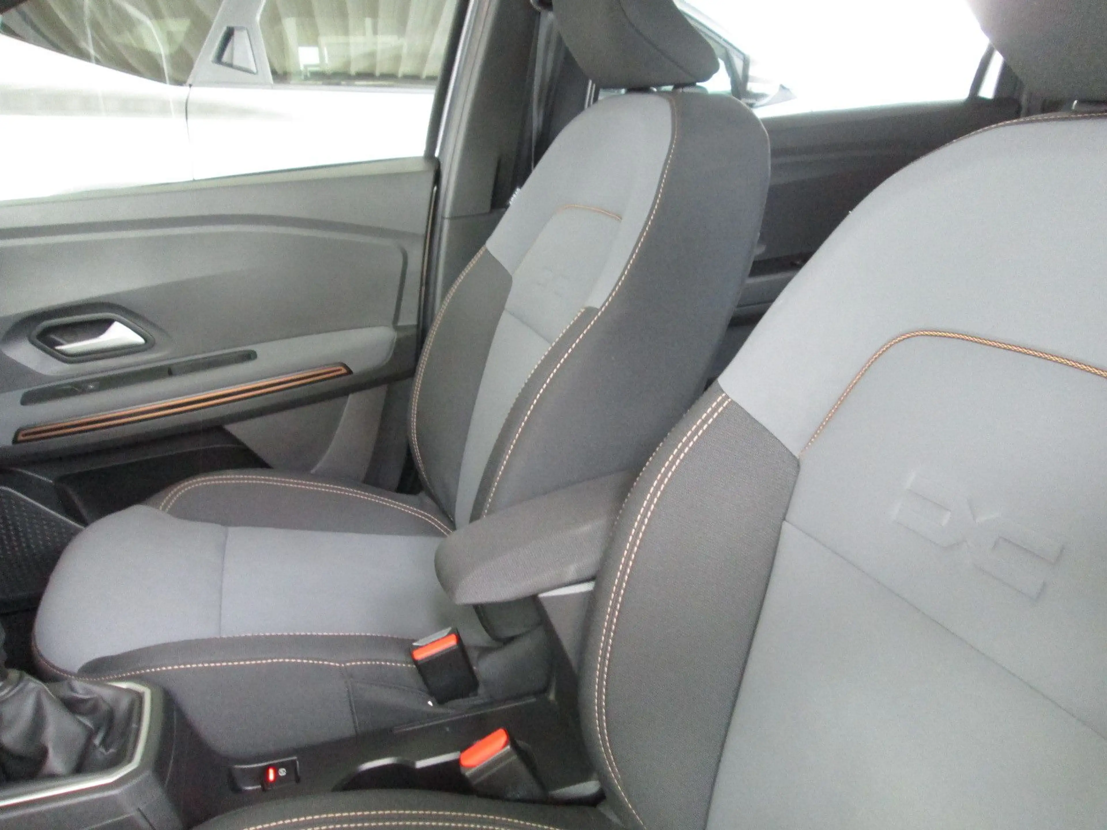 Dacia Jogger Extreme*KLIMAAUTOM*RÜCKFAHRKAMERA*7 SITZE — photo 19
