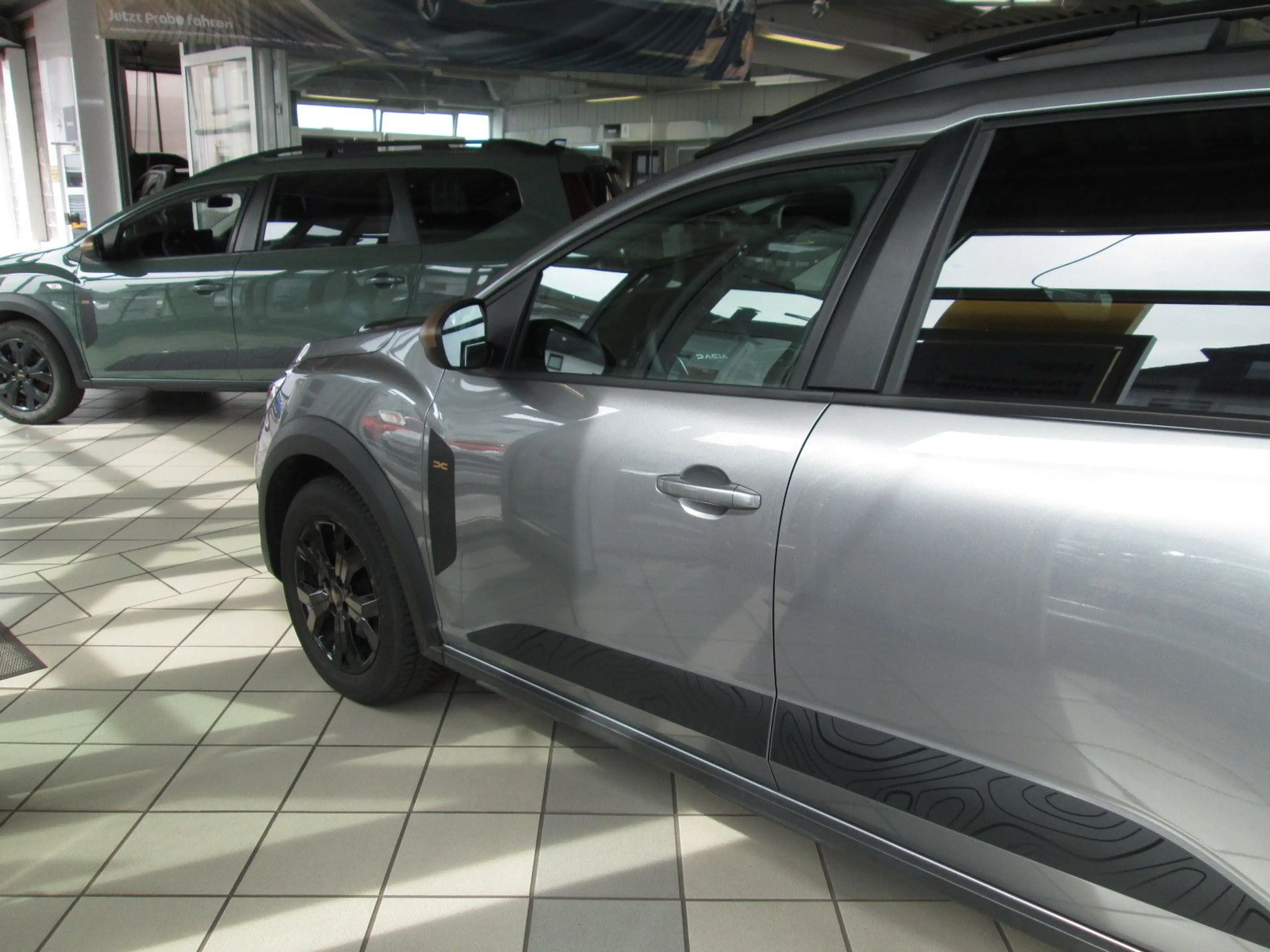 Dacia Jogger Extreme*KLIMAAUTOM*RÜCKFAHRKAMERA*7 SITZE — photo 2