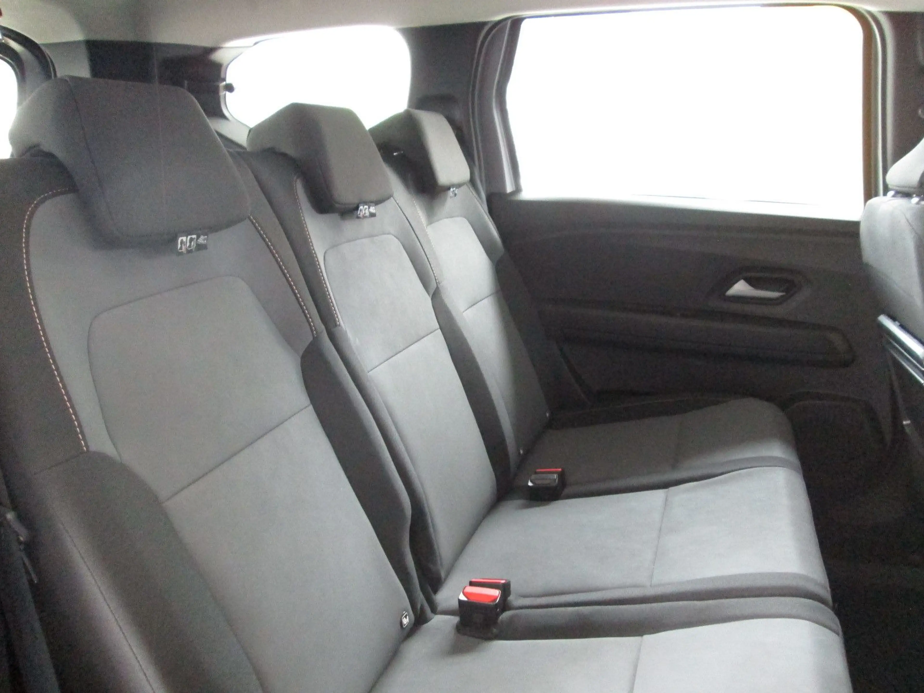 Dacia Jogger Extreme*KLIMAAUTOM*RÜCKFAHRKAMERA*7 SITZE — photo 12