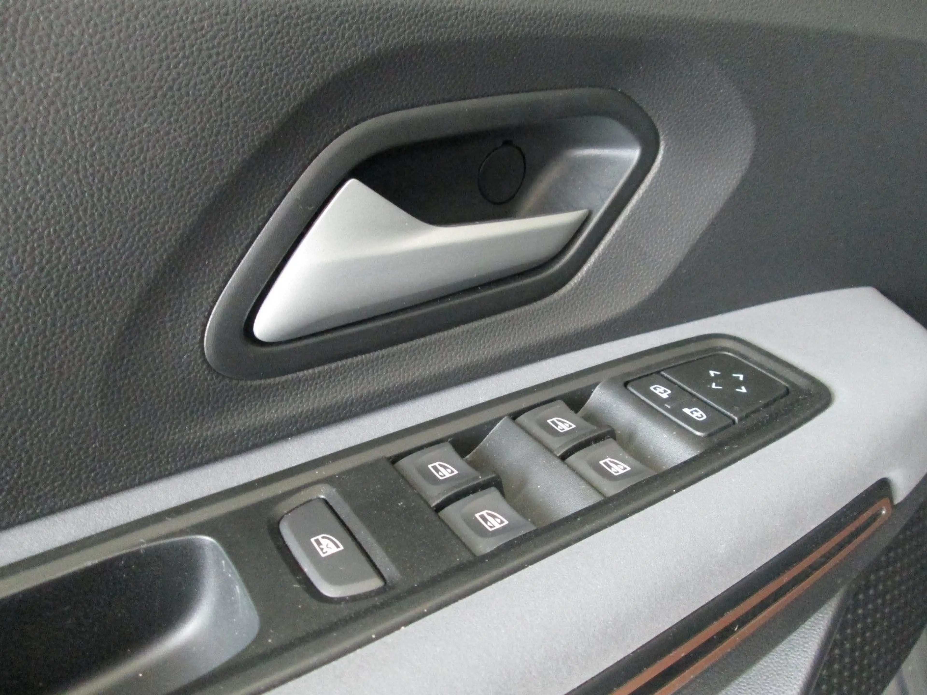Dacia Jogger Extreme*KLIMAAUTOM*RÜCKFAHRKAMERA*7 SITZE — photo 20