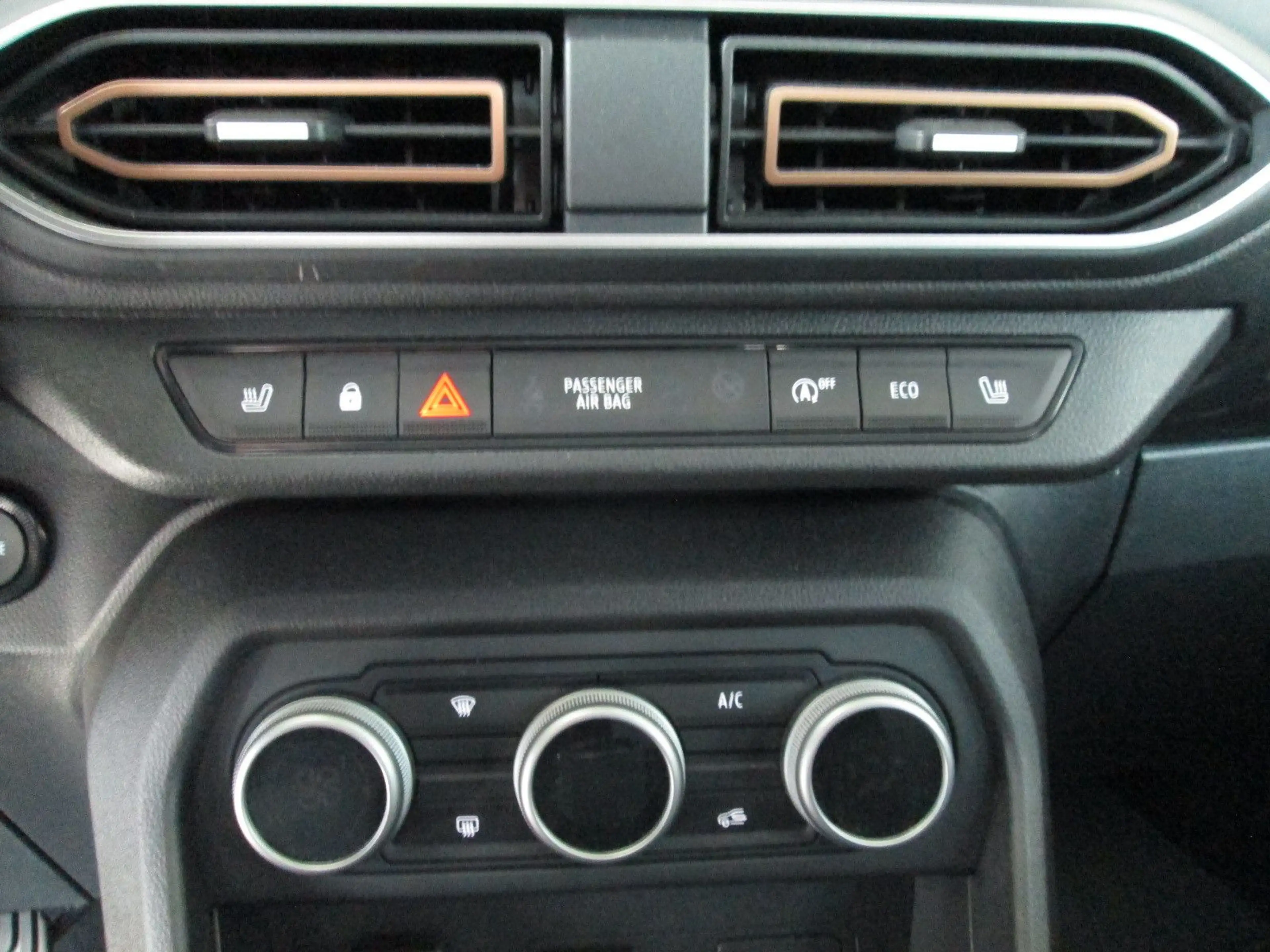Dacia Jogger Extreme*KLIMAAUTOM*RÜCKFAHRKAMERA*7 SITZE — photo 22