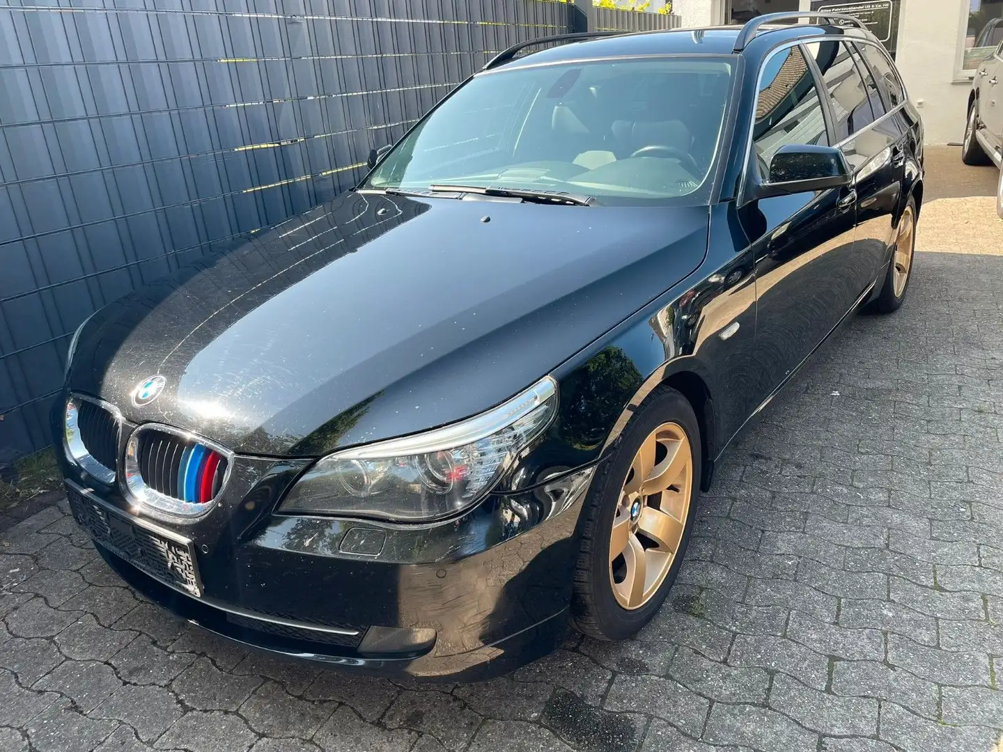 BMW 520 d Touring,Automatik,Klima,Servo,SHZ,TÜV 09/26 Schwarz - 1