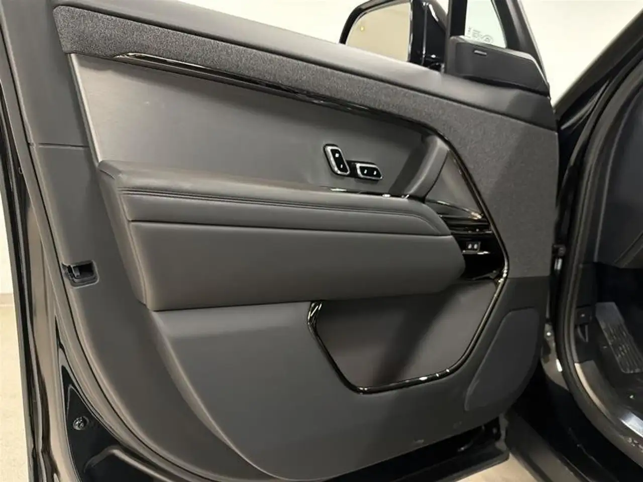 Land Rover Range Rover Sport снимка Land Rover Range Rover Sport