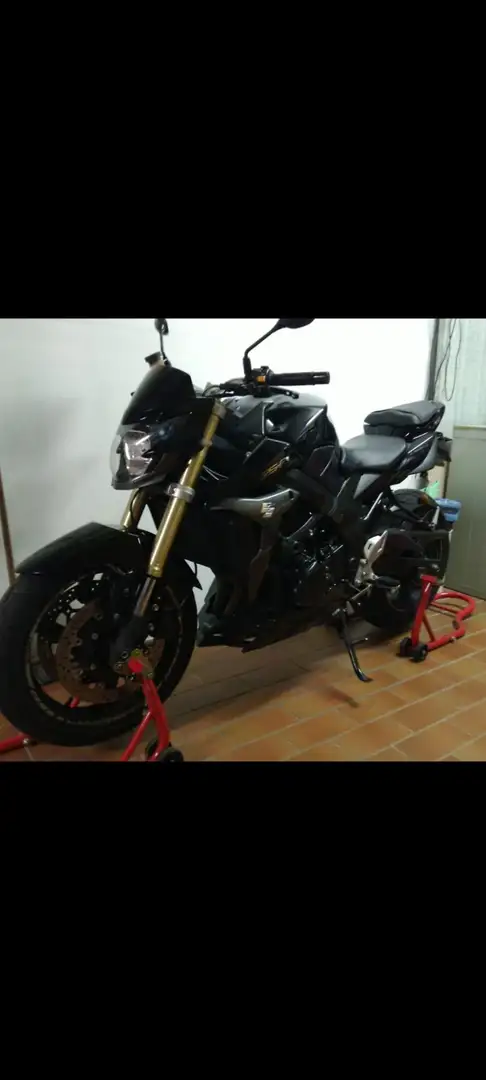 Suzuki GSR 750 Negro - 1