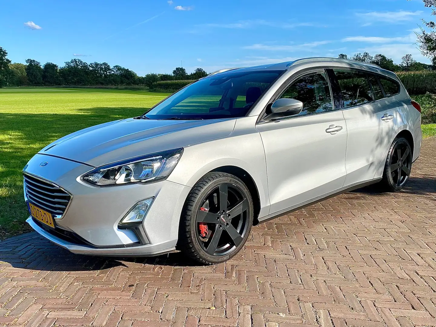 Ford Focus Wagon 1.0 EcoBoost Trend Edition Business Model Grau - 1