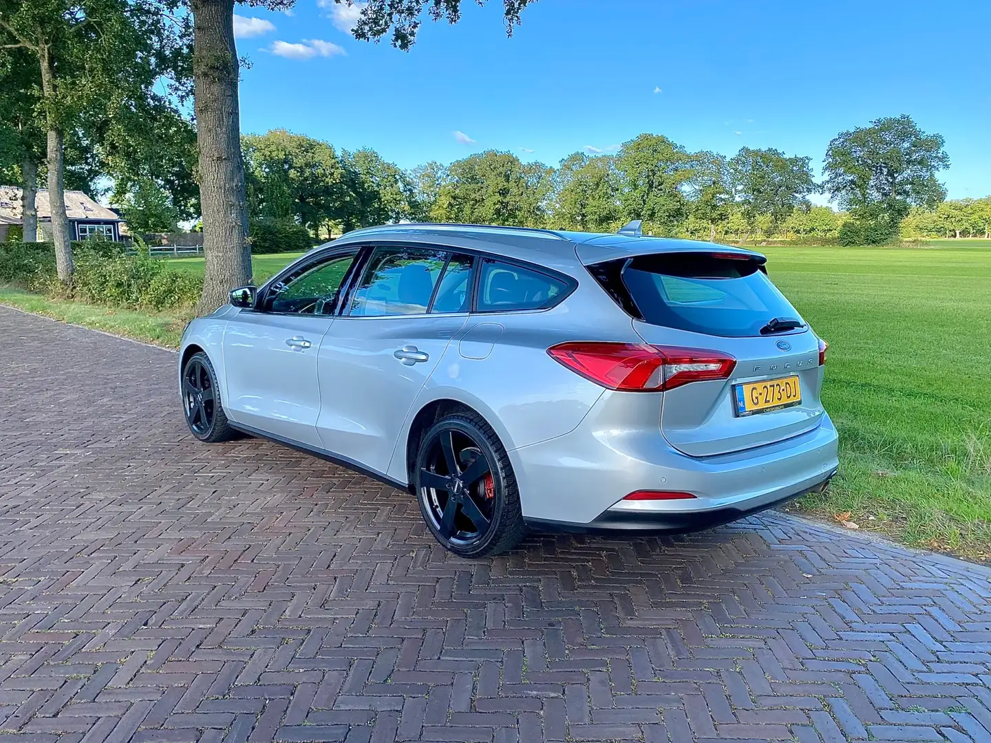 Ford Focus Wagon 1.0 EcoBoost Trend Edition Business Model Grau - 2