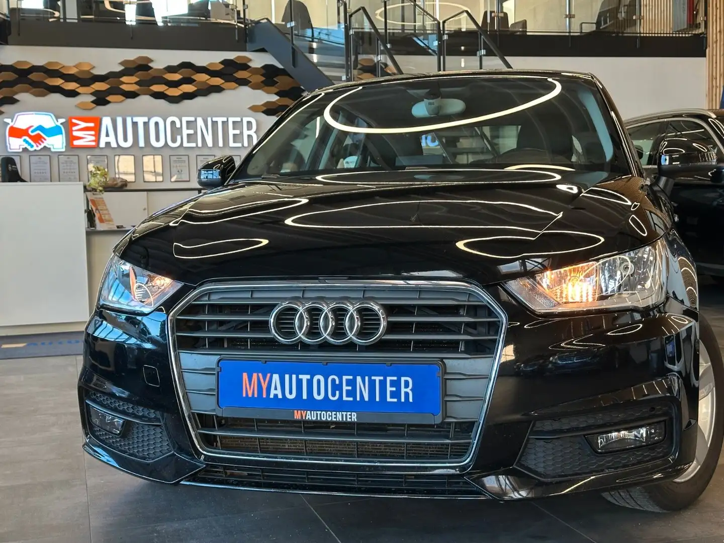 Audi A1 Sportback basis *Klima*SHZ*Lichtautomatik*TÜV Black - 1