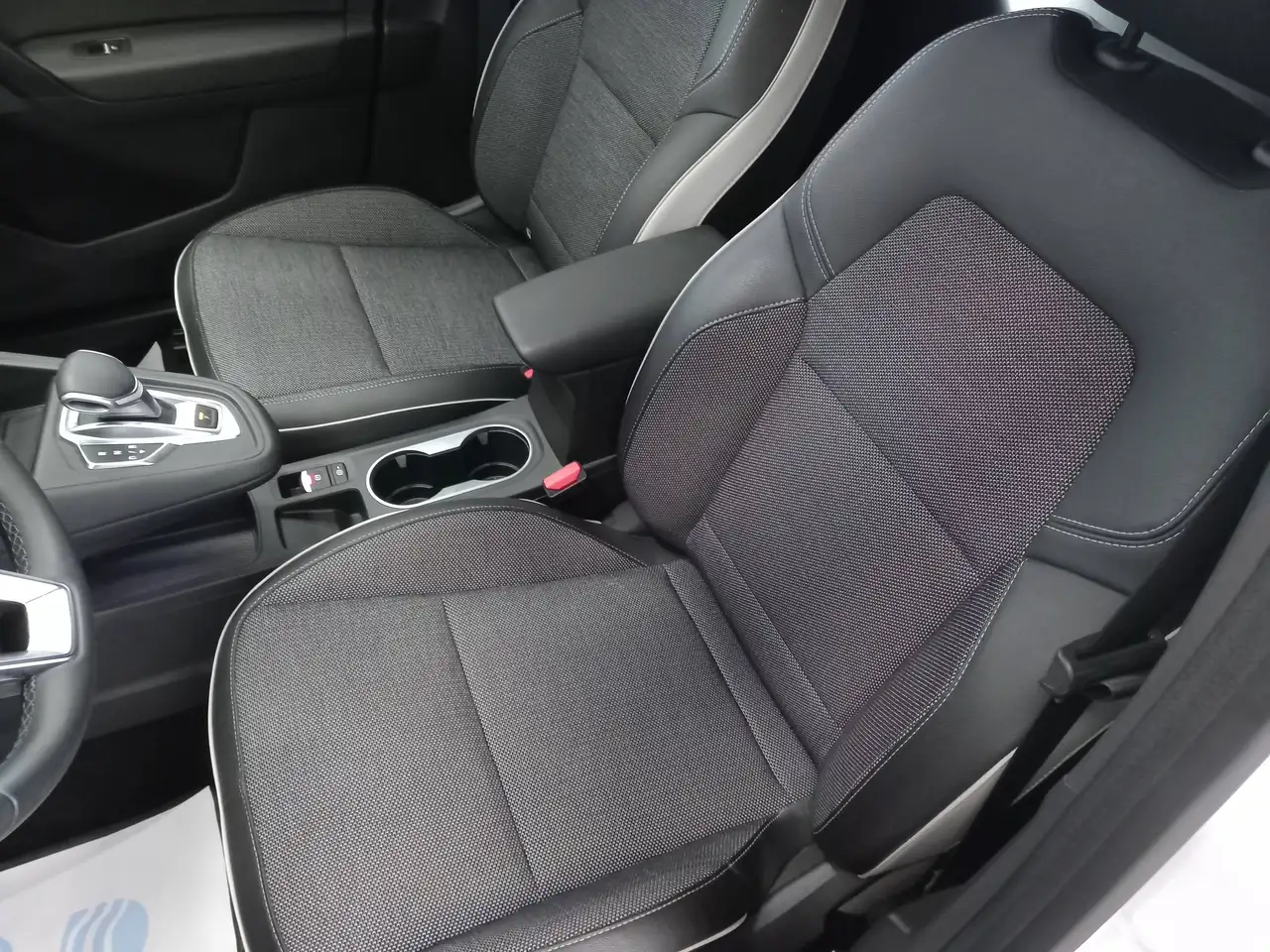 Renault Captur — photo 11