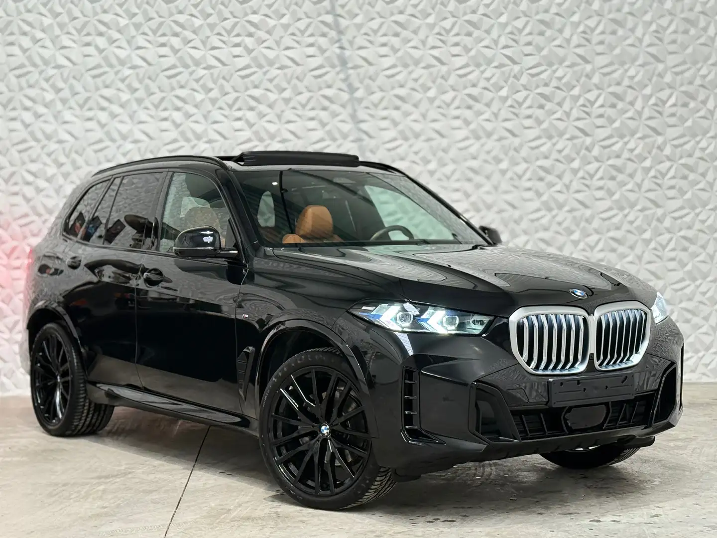 BMW X5 3.0d xDrive M-Pack / H&K / 360 / 22" / Carbon Pack Noir - 1