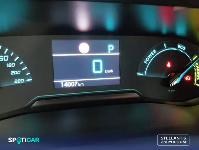Peugeot 208 view 13