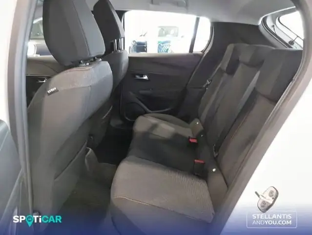 Peugeot 208 view 10