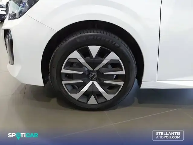 Peugeot 208 view 11