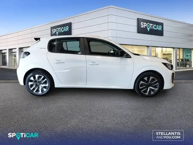 Peugeot 208 view 4