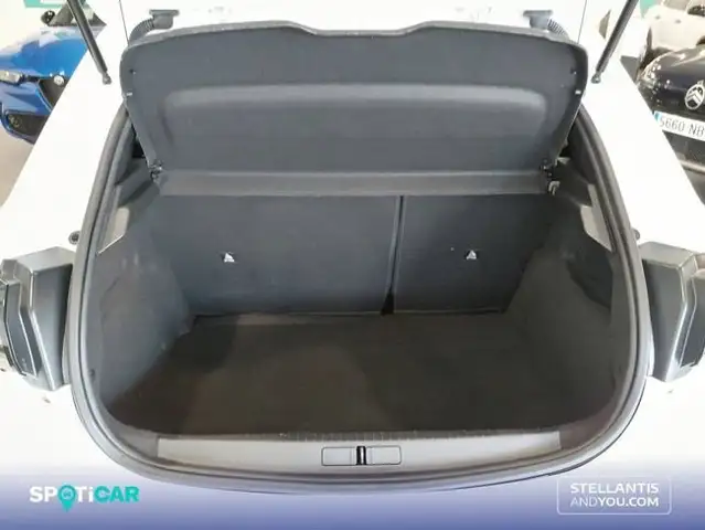 Peugeot 208 view 6