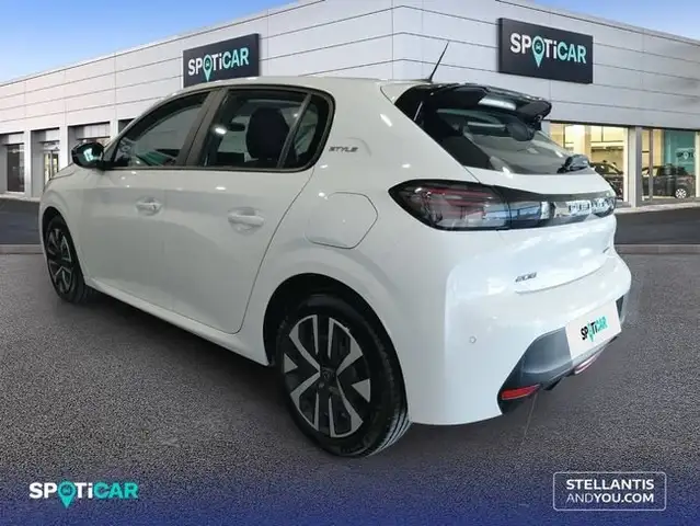 Peugeot 208 view 5