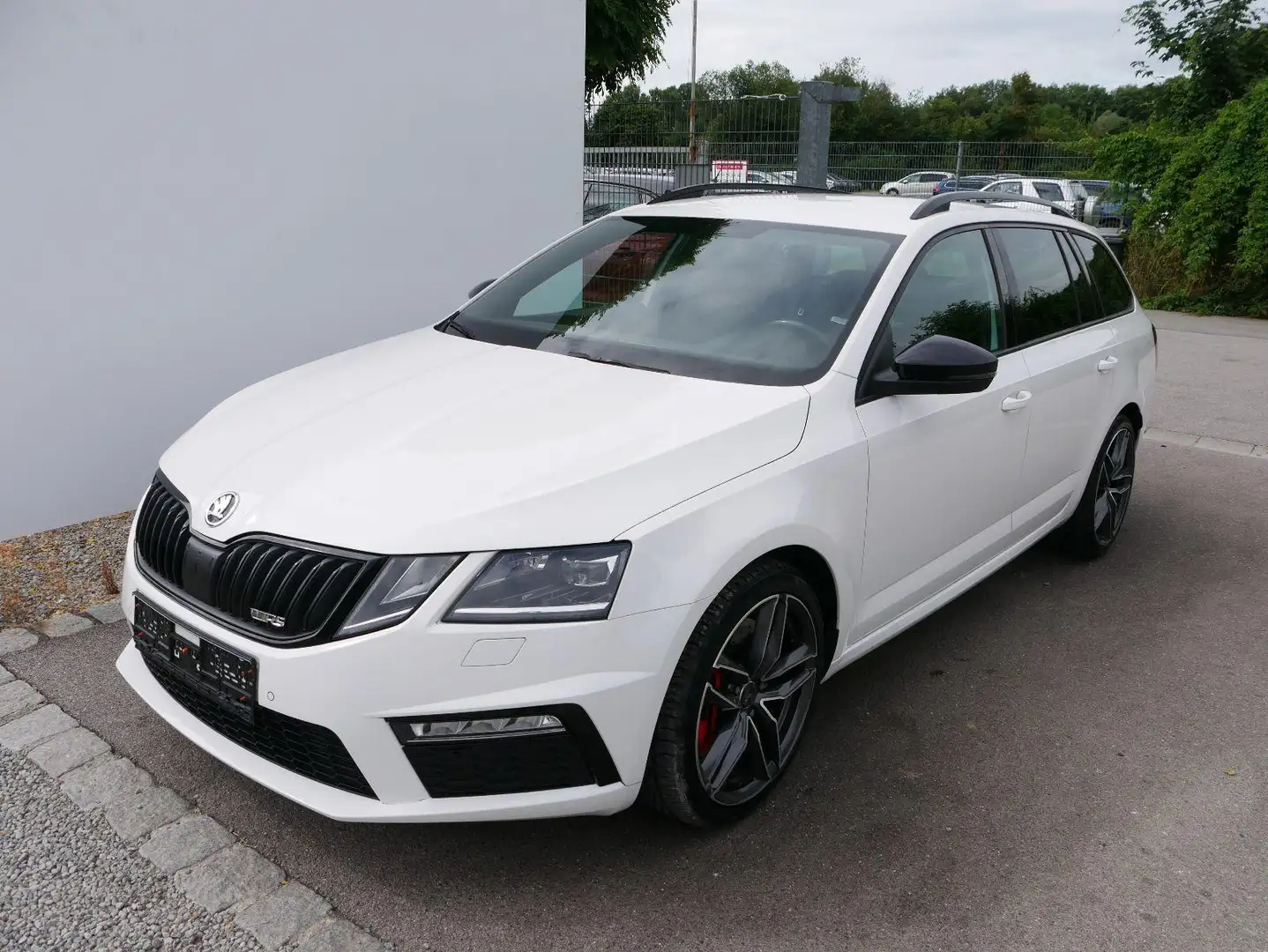 Skoda Octavia Combi 2.0 TSI VRS DSG *AHK*NAVI*PDC*KAMERA*LED*SHZ Weiß - 1
