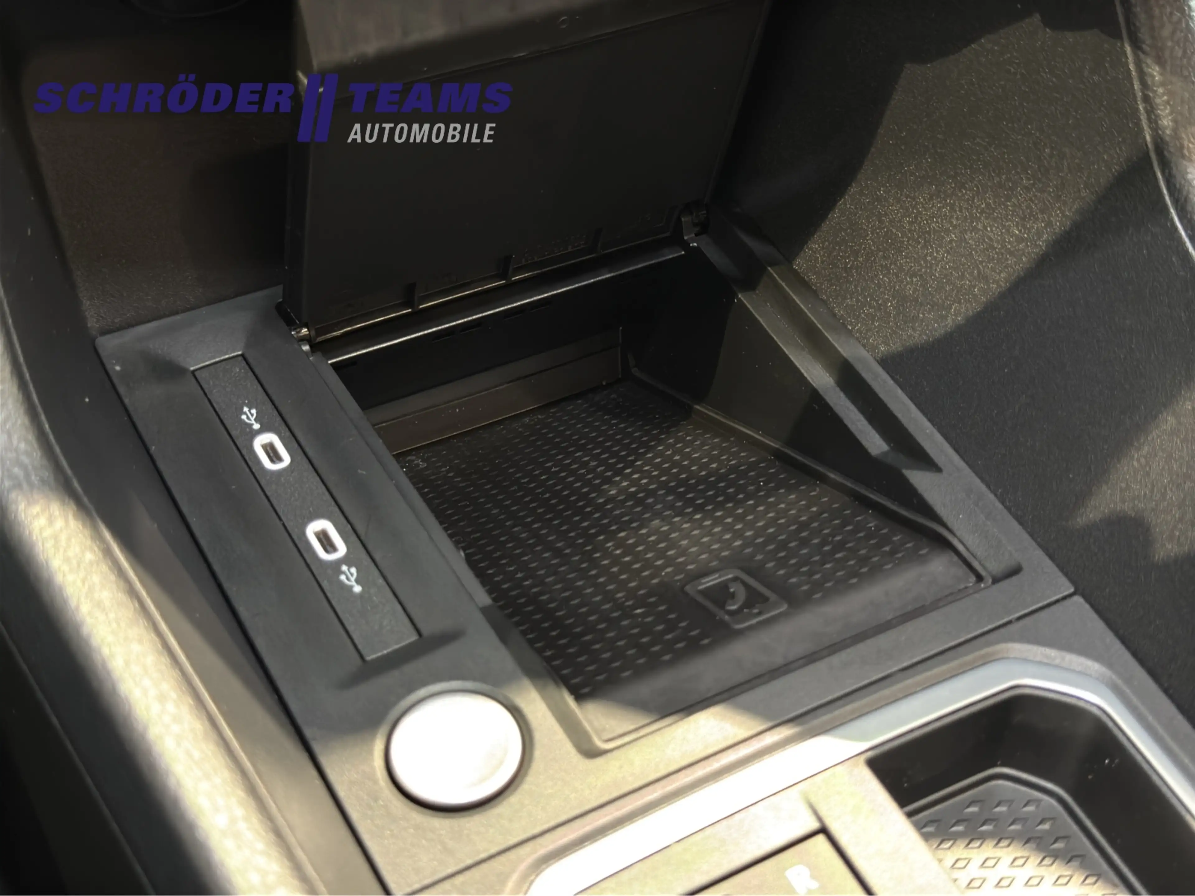 Ford Grand Tourneo Connect Active — photo 13