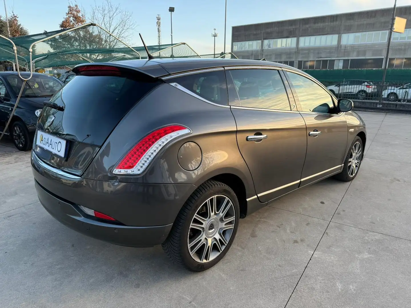 Lancia Delta 1.6 mjt 120cv my14 Grau - 2