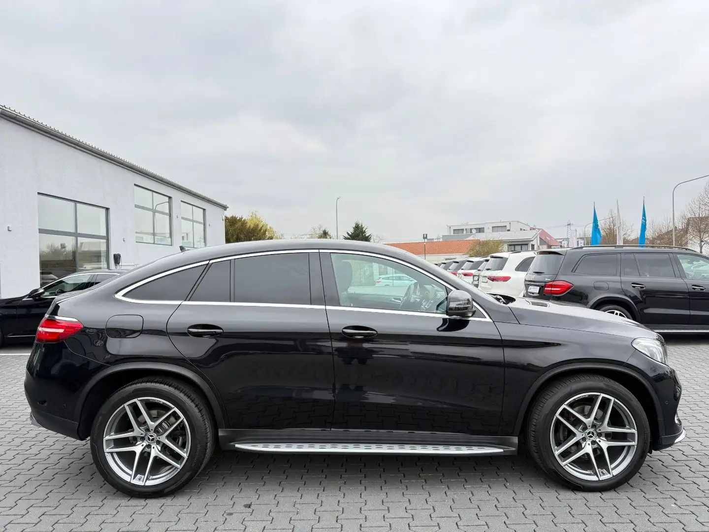 Mercedes-Benz GLE 350 GLE*350d*4M*COUPE*AMG-PAKET*3xDvD*360°ACC*HUD* Schwarz - 1