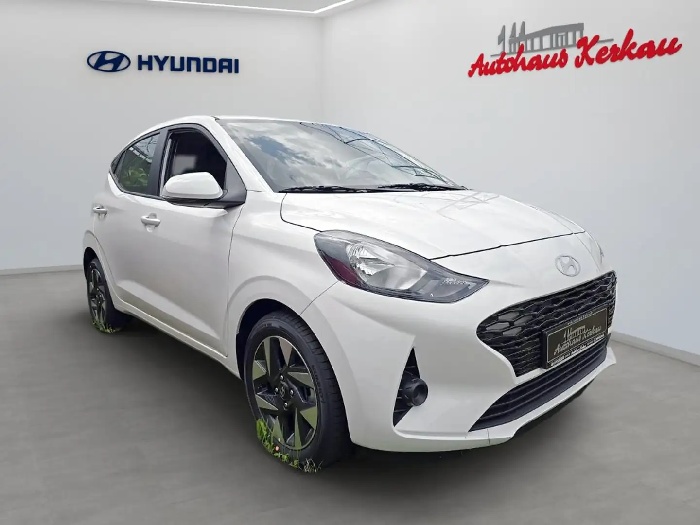 Hyundai i10 1.0 Trend +R.Kamera+Navi+Carplay Weiß - 2