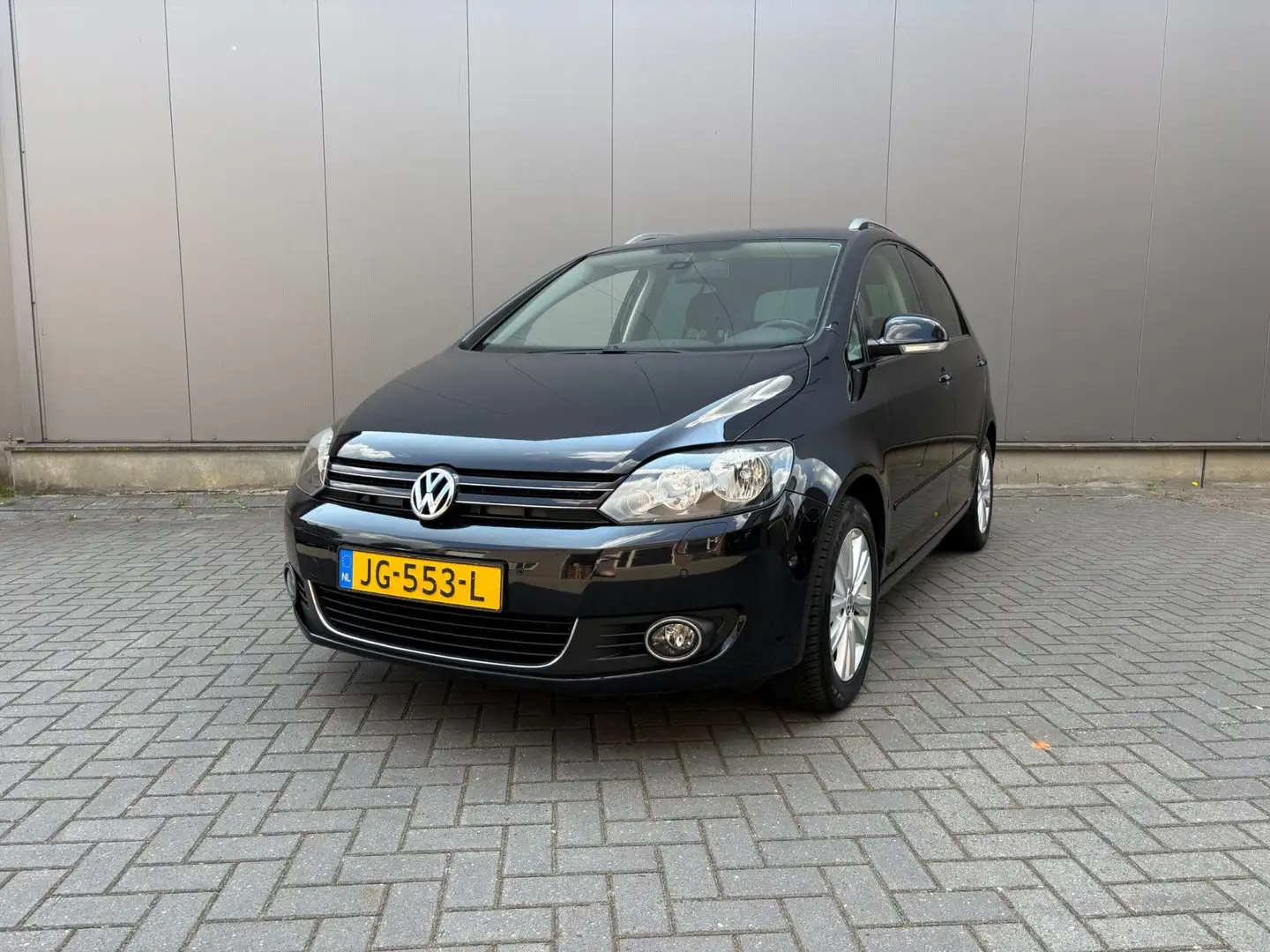 Volkswagen Golf Plus 1.6 TDI Highline BlueMotion Zwart - 1