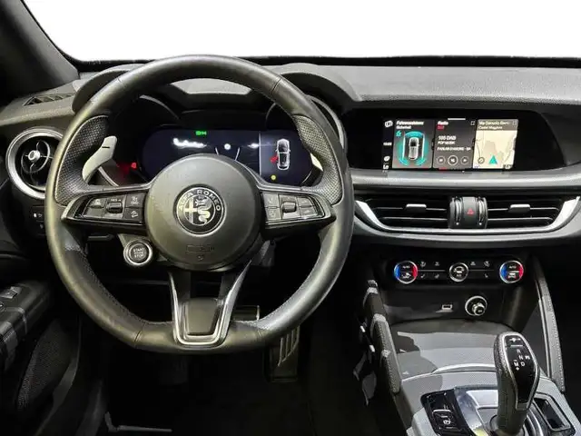 Alfa Romeo Stelvio view 14