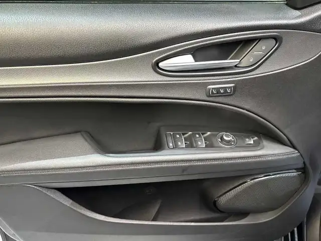 Alfa Romeo Stelvio view 10