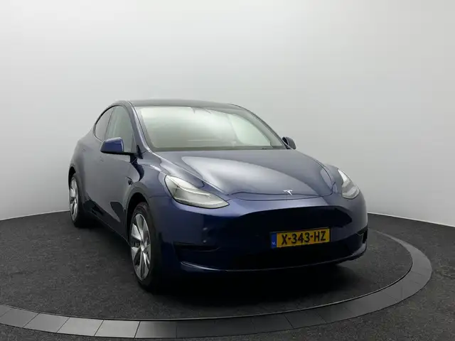 Tesla Model Y view 8