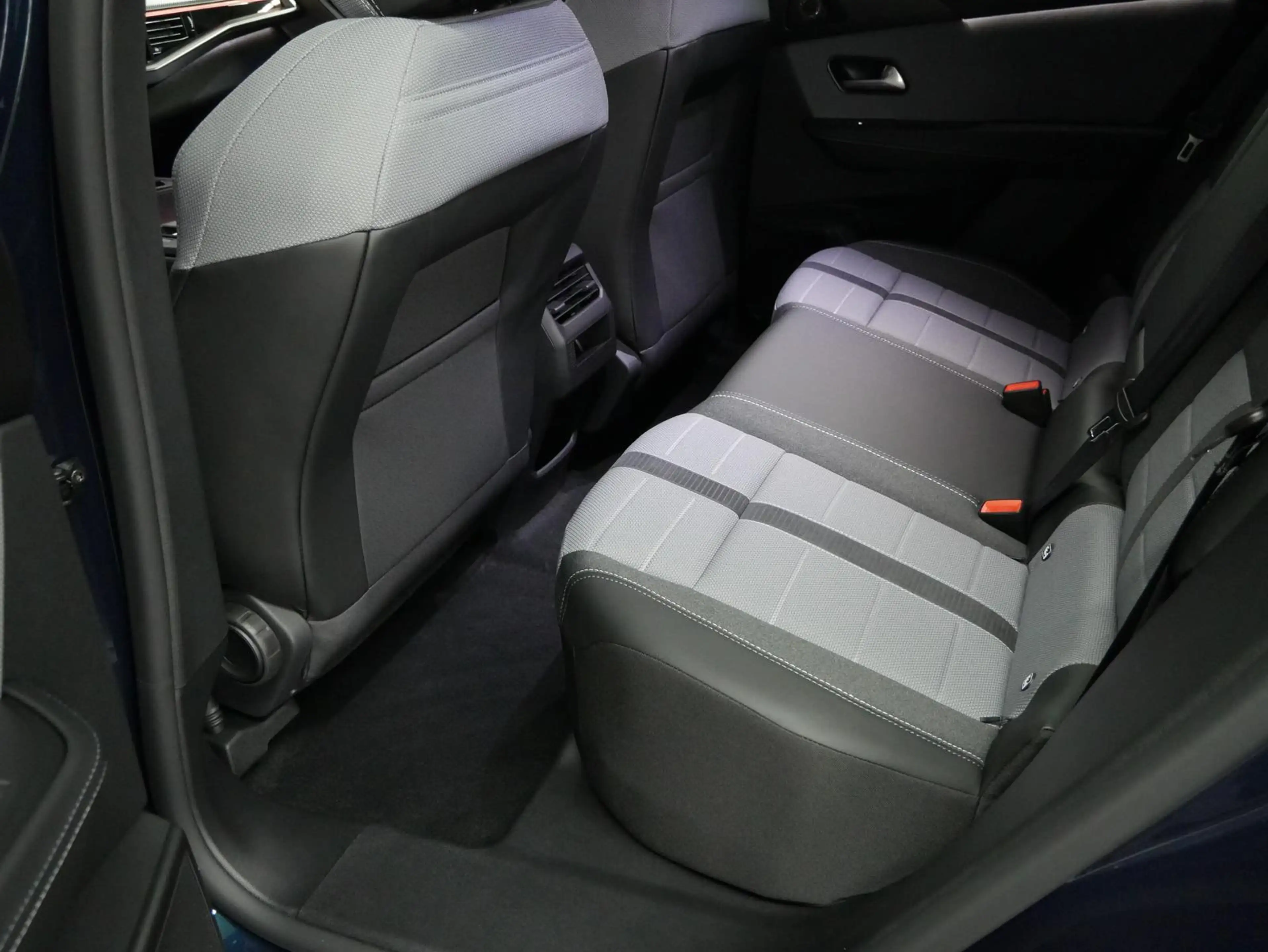 Opel Grandland Electric Ultimate | AHK | Navi | SHZ | — photo 7