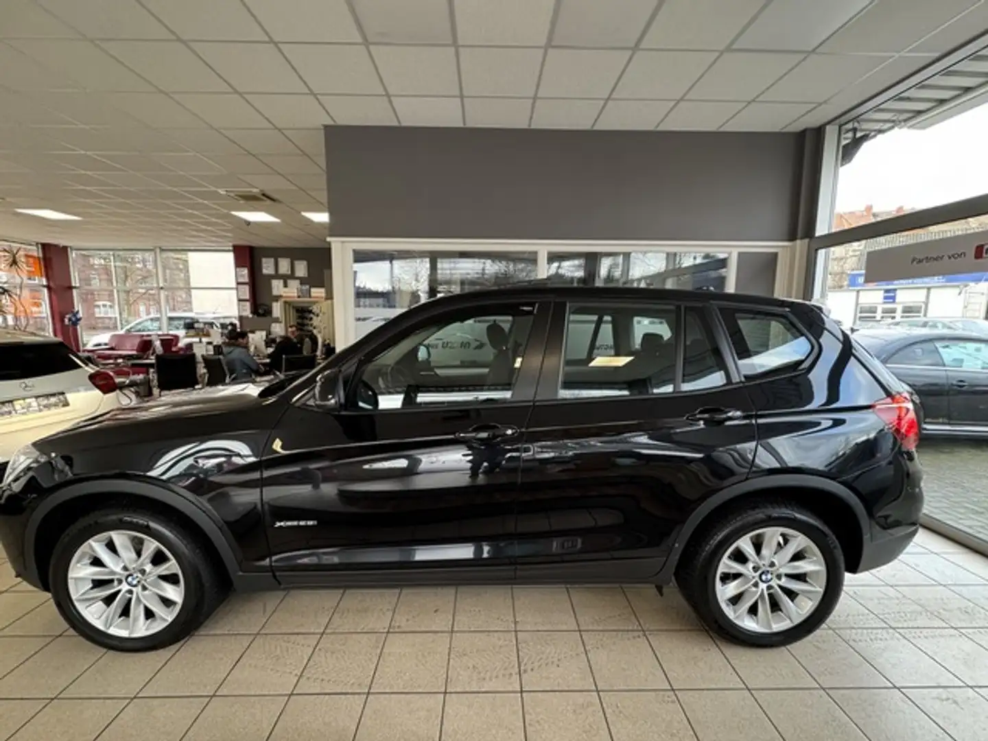 BMW X3 xDrive28i Aut. Leder Panorama Navi-Busi Schwarz - 1