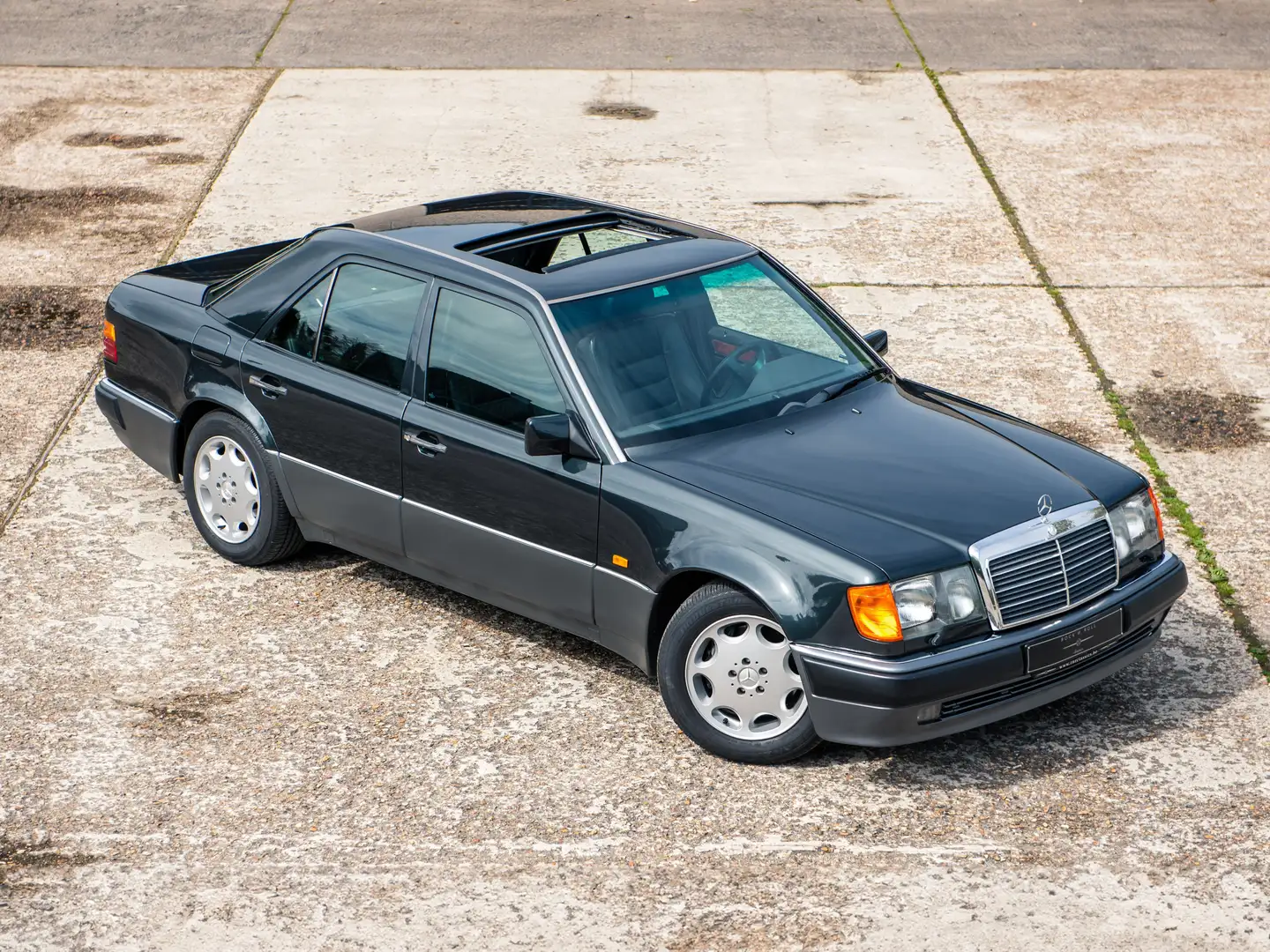 Mercedes-Benz E 500 | W124 500E | LEATHER | AIRCO | SOUND SYSTEM Noir - 1