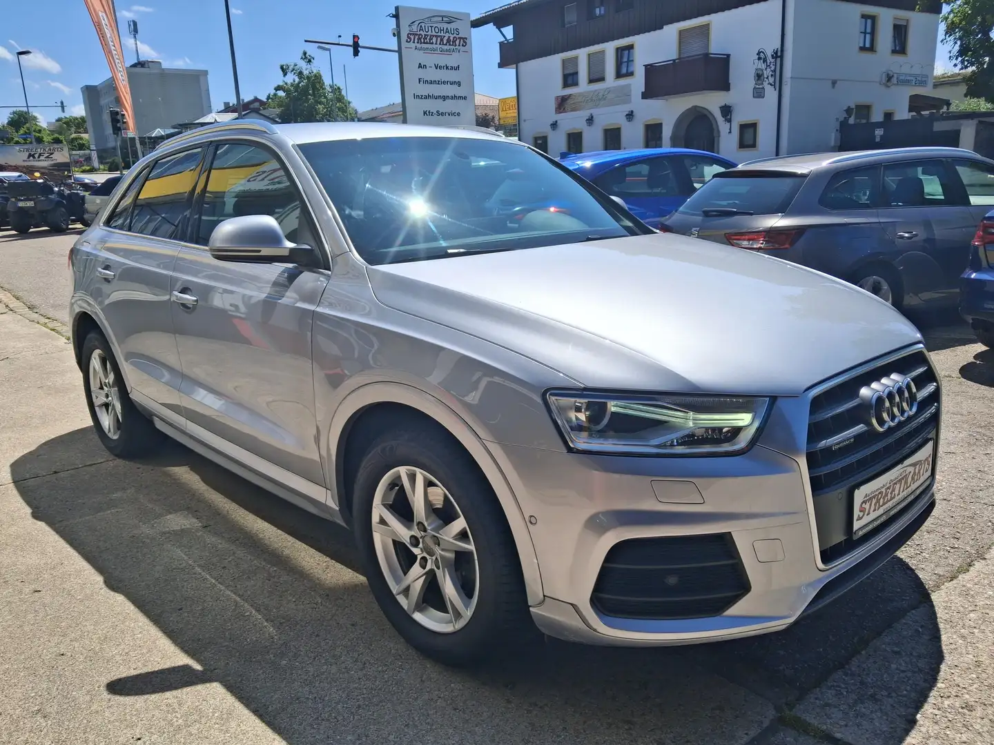 Audi Q3 2.0 S-Tronic sport quattro Klima AHK BC Automatik Grau - 1