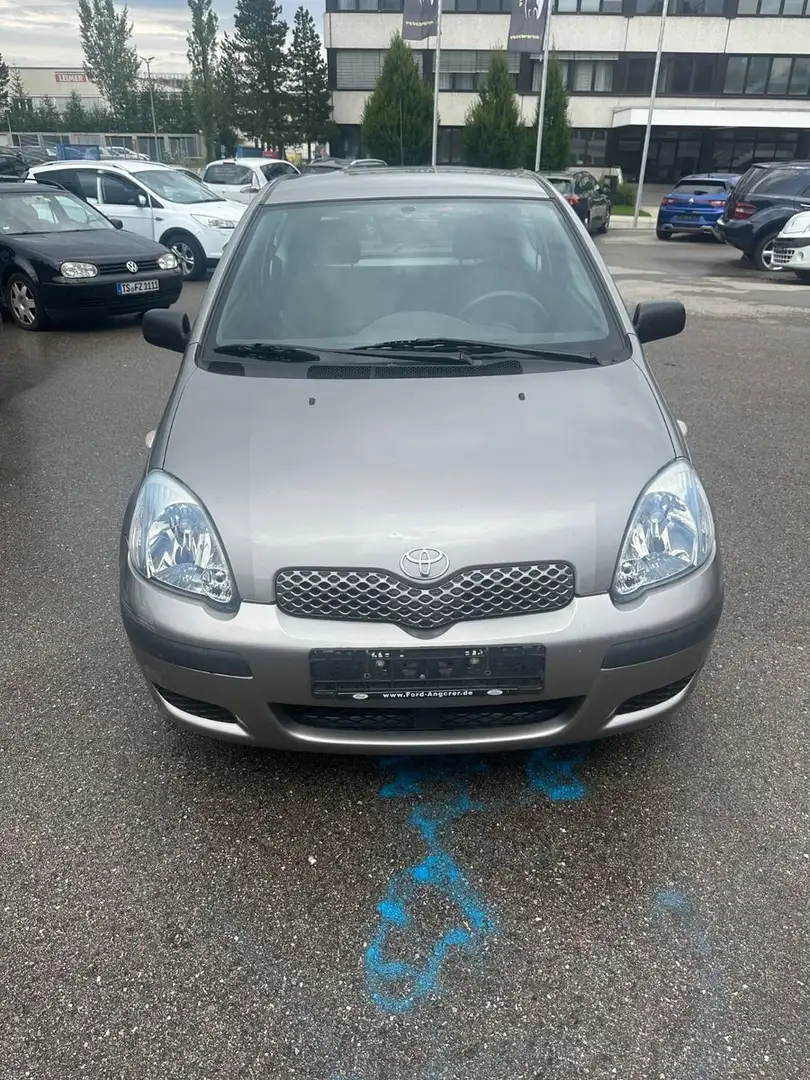 Toyota Yaris 1.0 Grau - 1