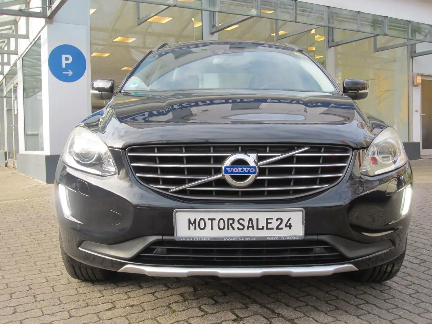 Volvo XC60 XC60 Momentum 2WD Schwarz - 1