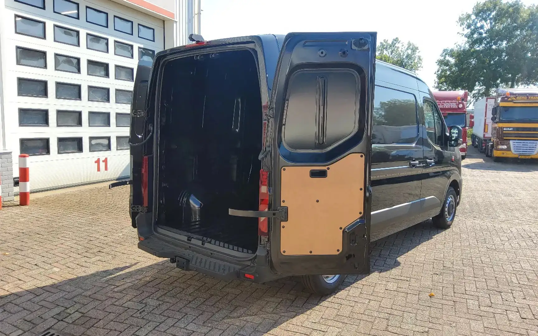 Renault Master 150.35 EURO 6 L2H2 GESLOTEN ZWART METALLIC - V-63- Noir - 2