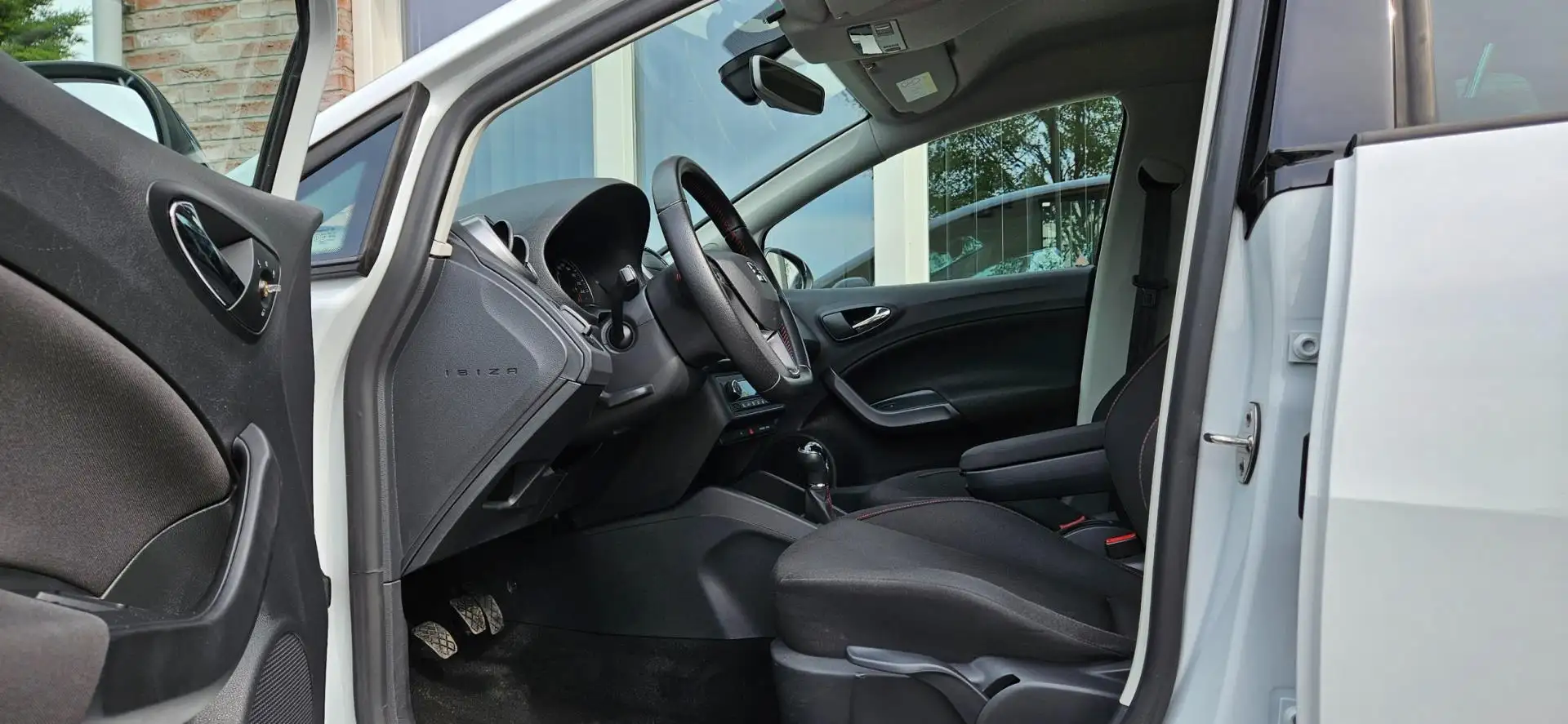 SEAT Ibiza 1.4 EcoTSI FR Connect Xenon! 150PK! Nette Auto! De Wit - 2