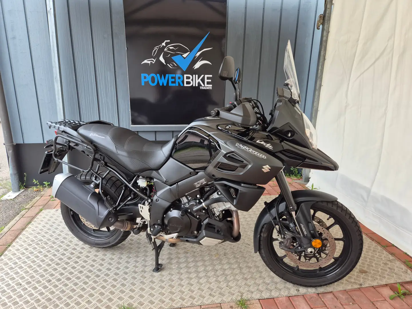 Suzuki V-Strom 1000 Schwarz - 2