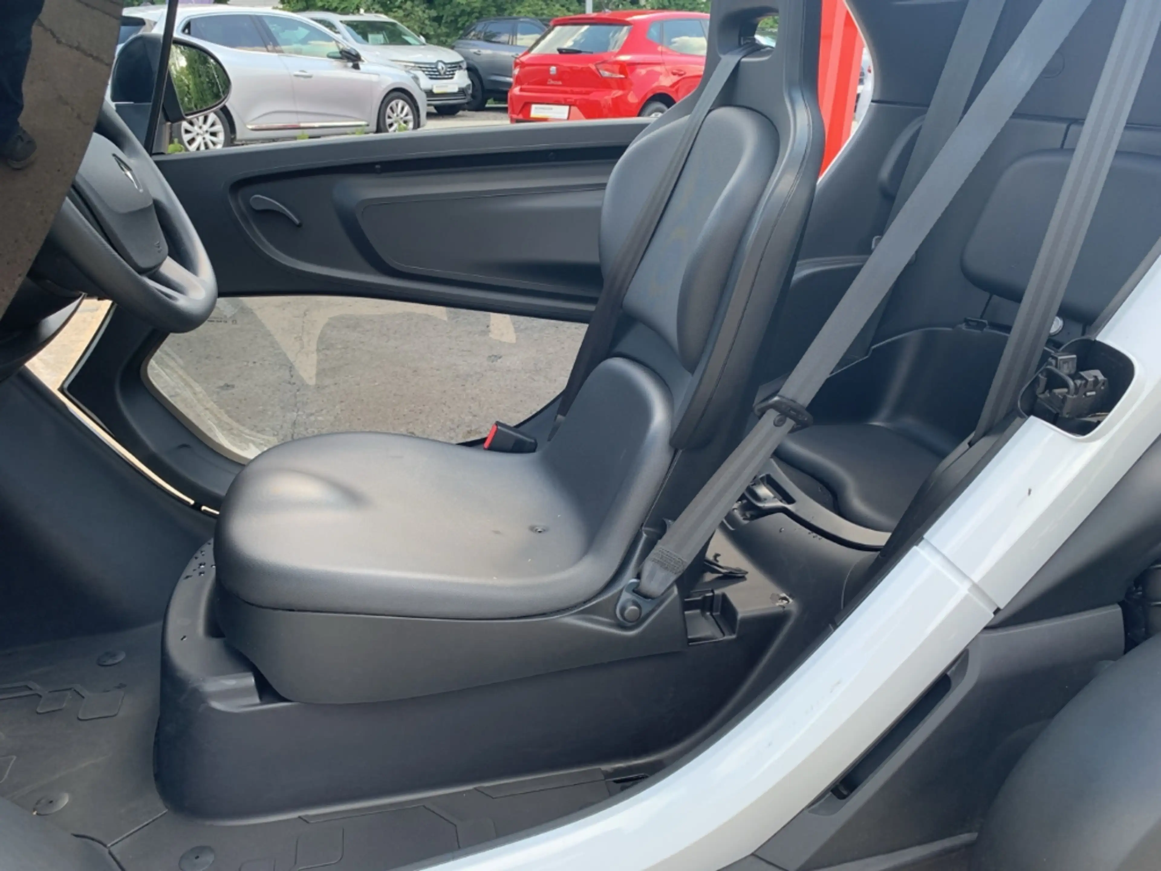 Renault Twizy INTENS SCHWARZ 17PS PANORAMADACH+BLUETOOTH — photo 9
