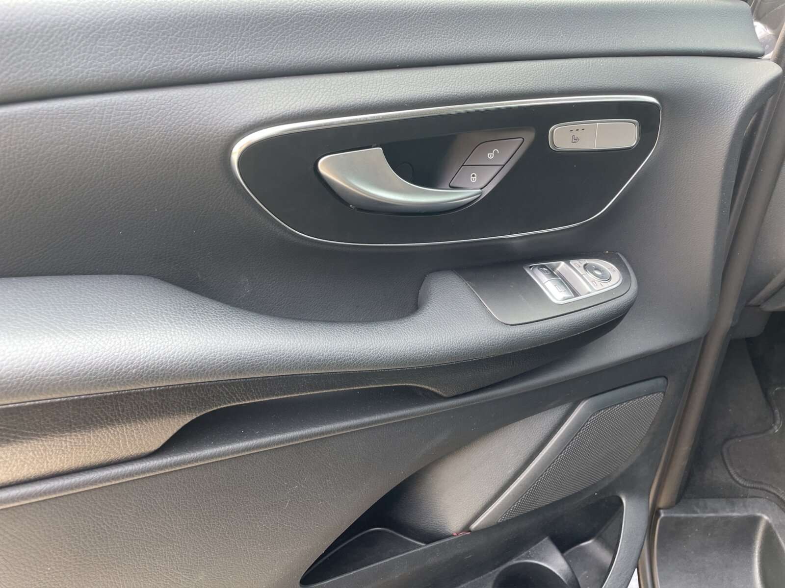 Mercedes-Benz V 220